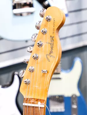 Fender - Noventa Telecaster, Pau Ferro Fingerboard - 2-Colour Sunburst 4